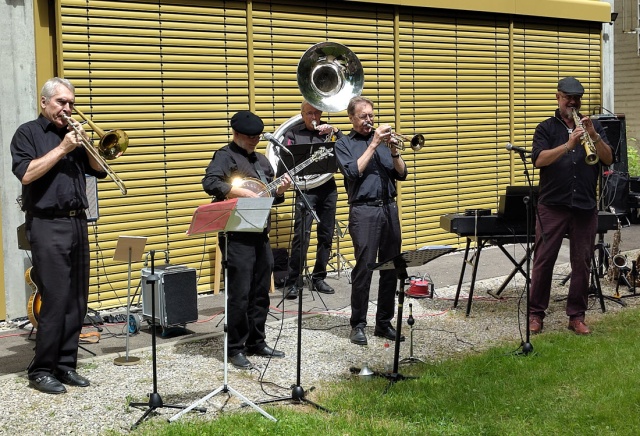 Ein sonniger Morgen, mitreissende Dixie-Land-Sounds  die Dixie Ramblers brachten Ferienstimmung und gute Laune in die Fuchsi-Arena in Mhlin.